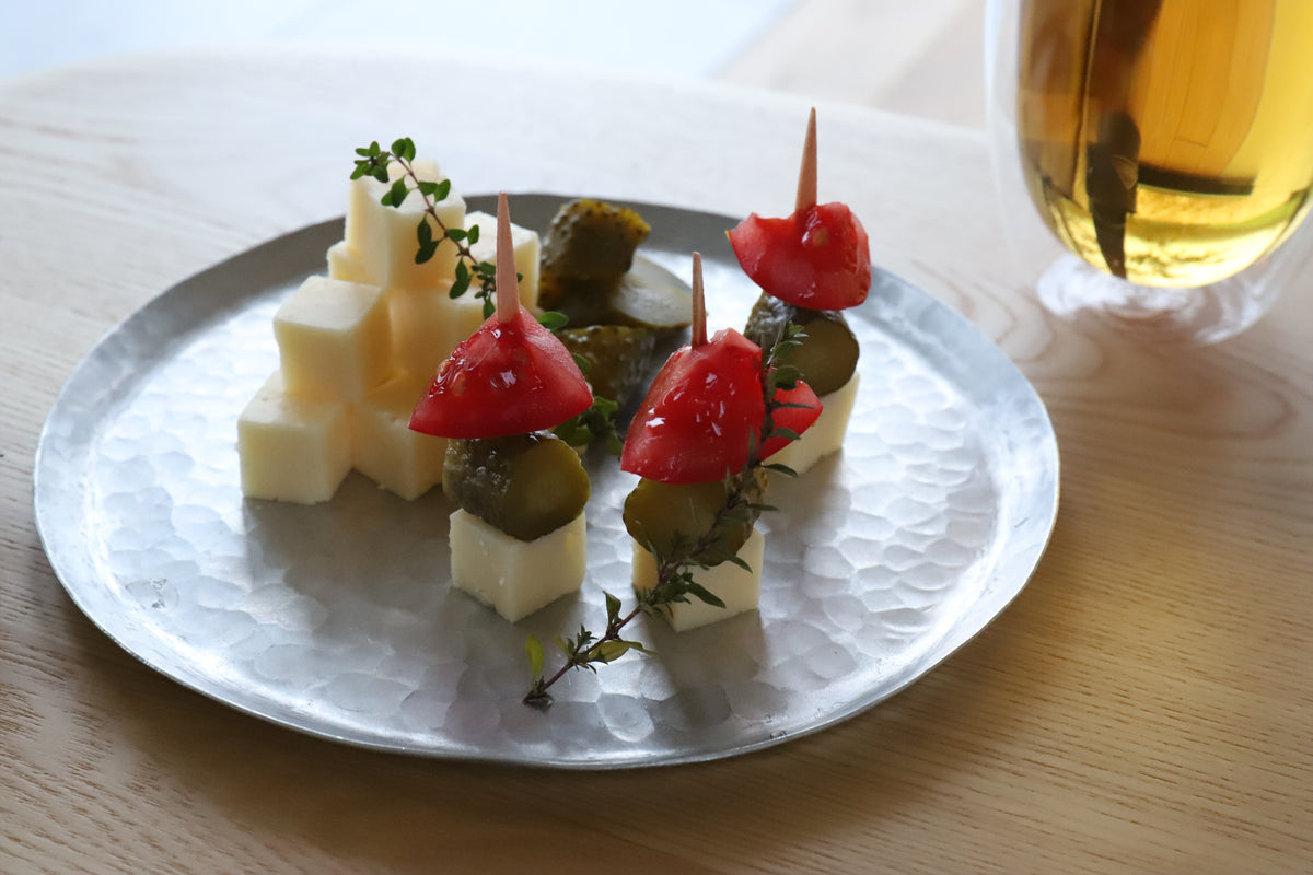 チーズと野菜を合わせた食卓